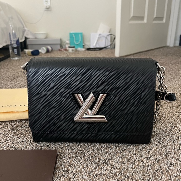 Louis Vuitton Twist MM Bag - Picture 2 of 8
